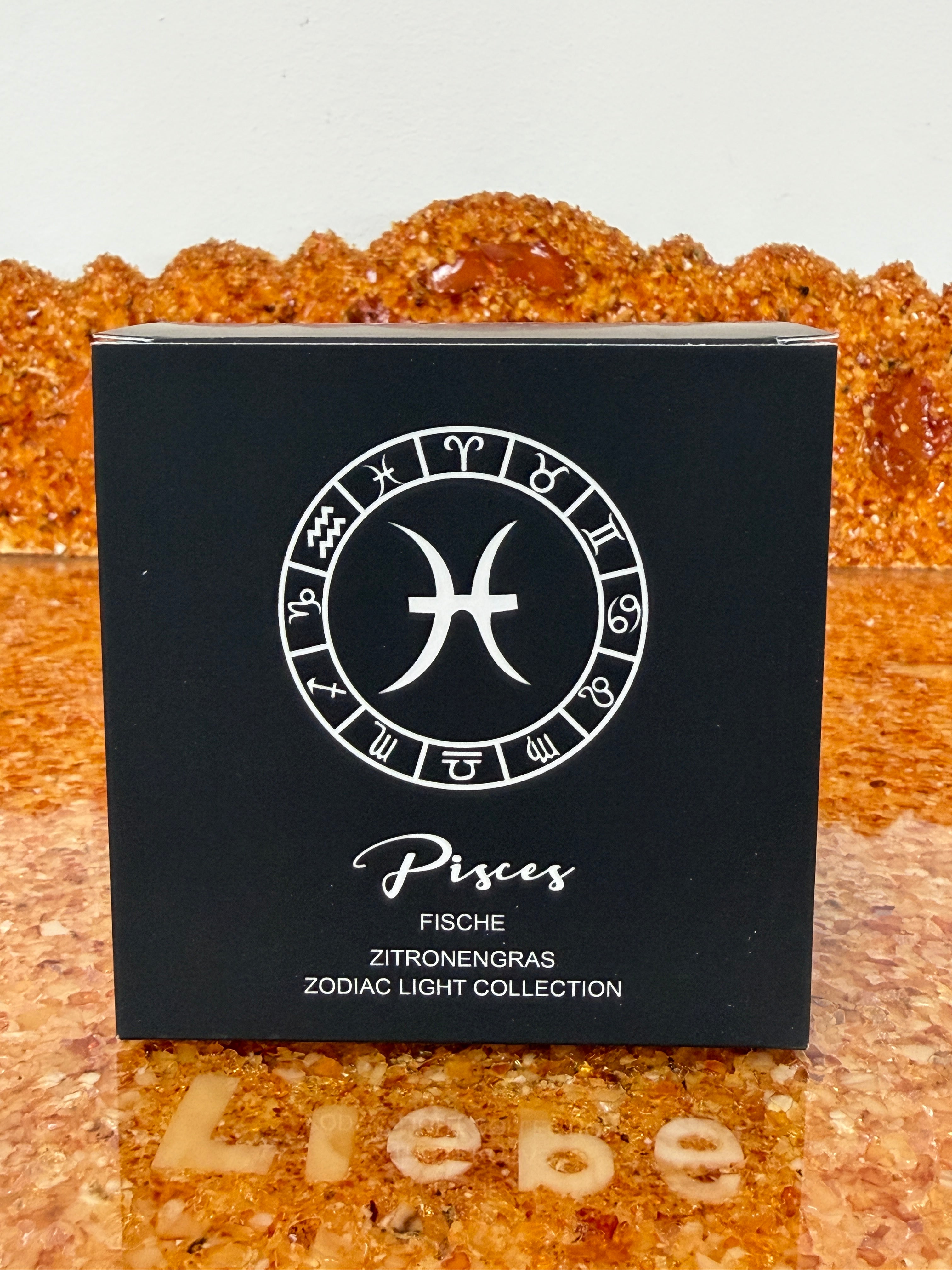 Zarya Sternzeichenduftkerze - Zodiac Light – Fische (Pisces) mit Zitronengras & Edelsteinen