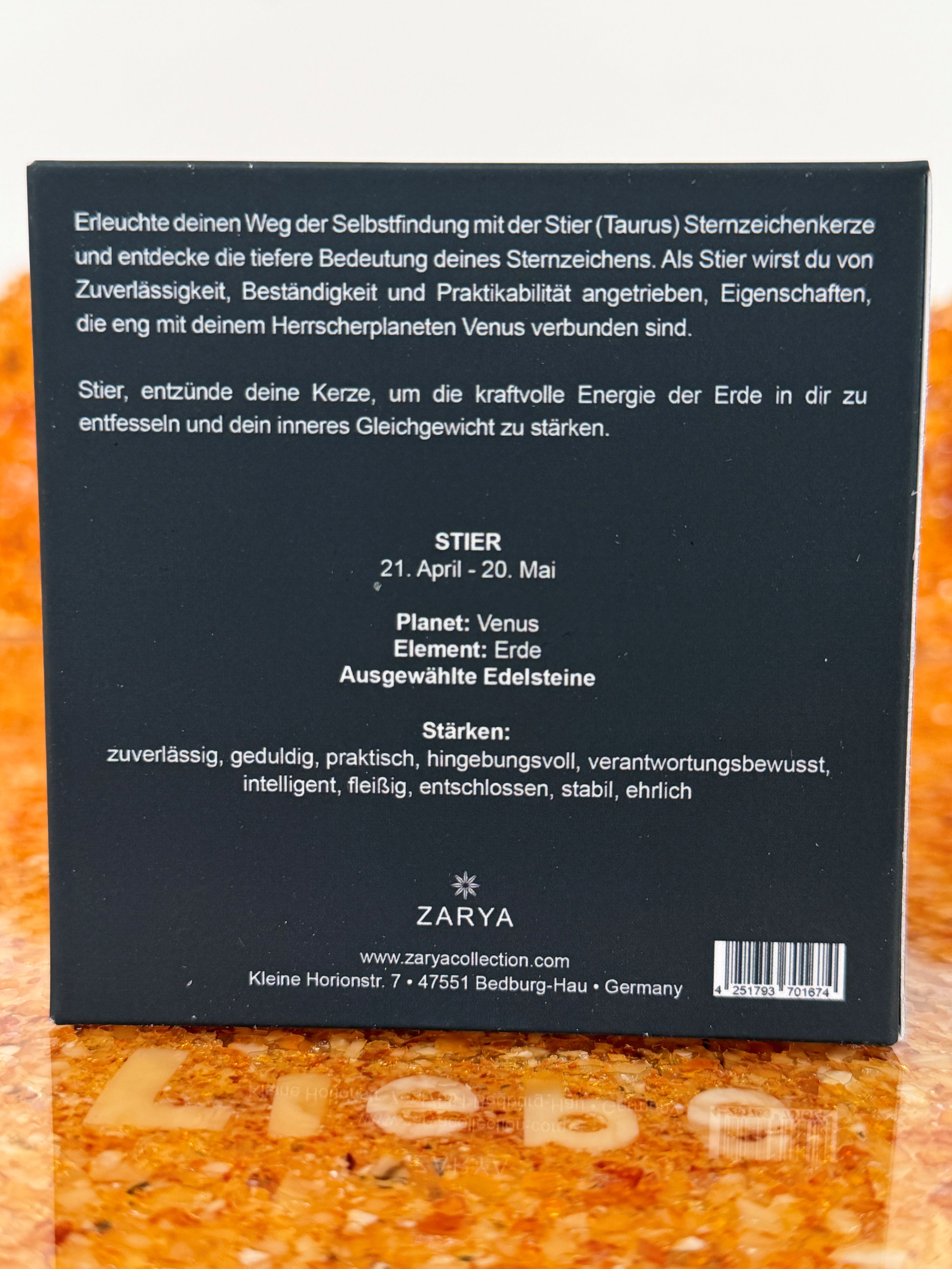 Zarya Sternzeichenduftkerze - Zodiac Light – Stier (Taurus) mit Kirschblüte, Sandelholz & Edelsteinen