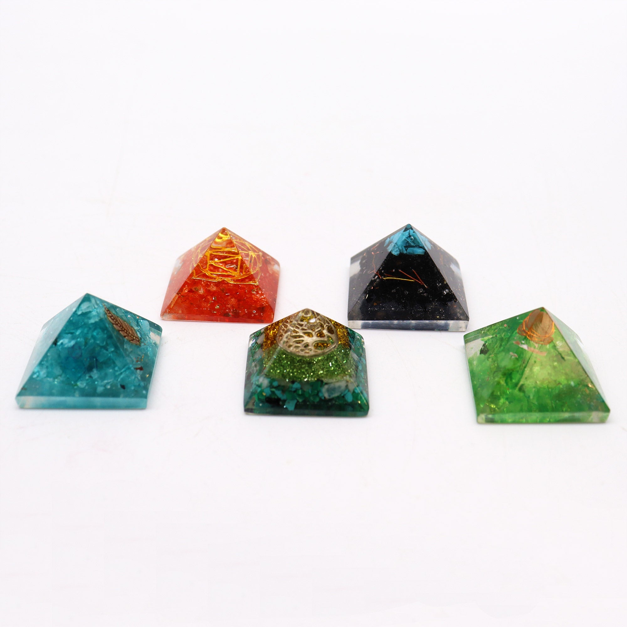 kleine Orgonit Pyramide 25 mm Gem Chips und Kupfer