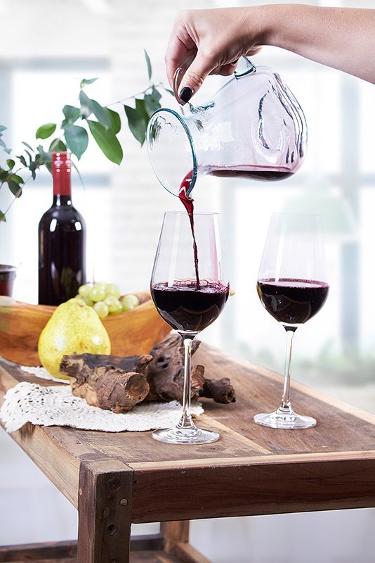 Geschmolzenes Glas auf Holz - Wasserkrug