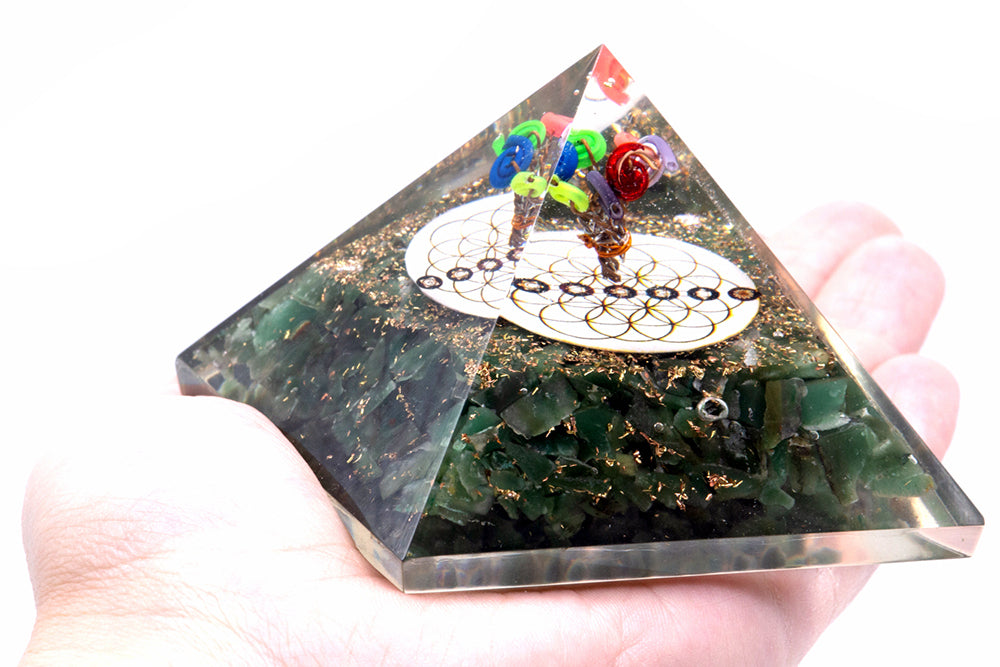 Orgonite Pyramide - Grüner Aventurin und Blume des Lebens - 70 mm