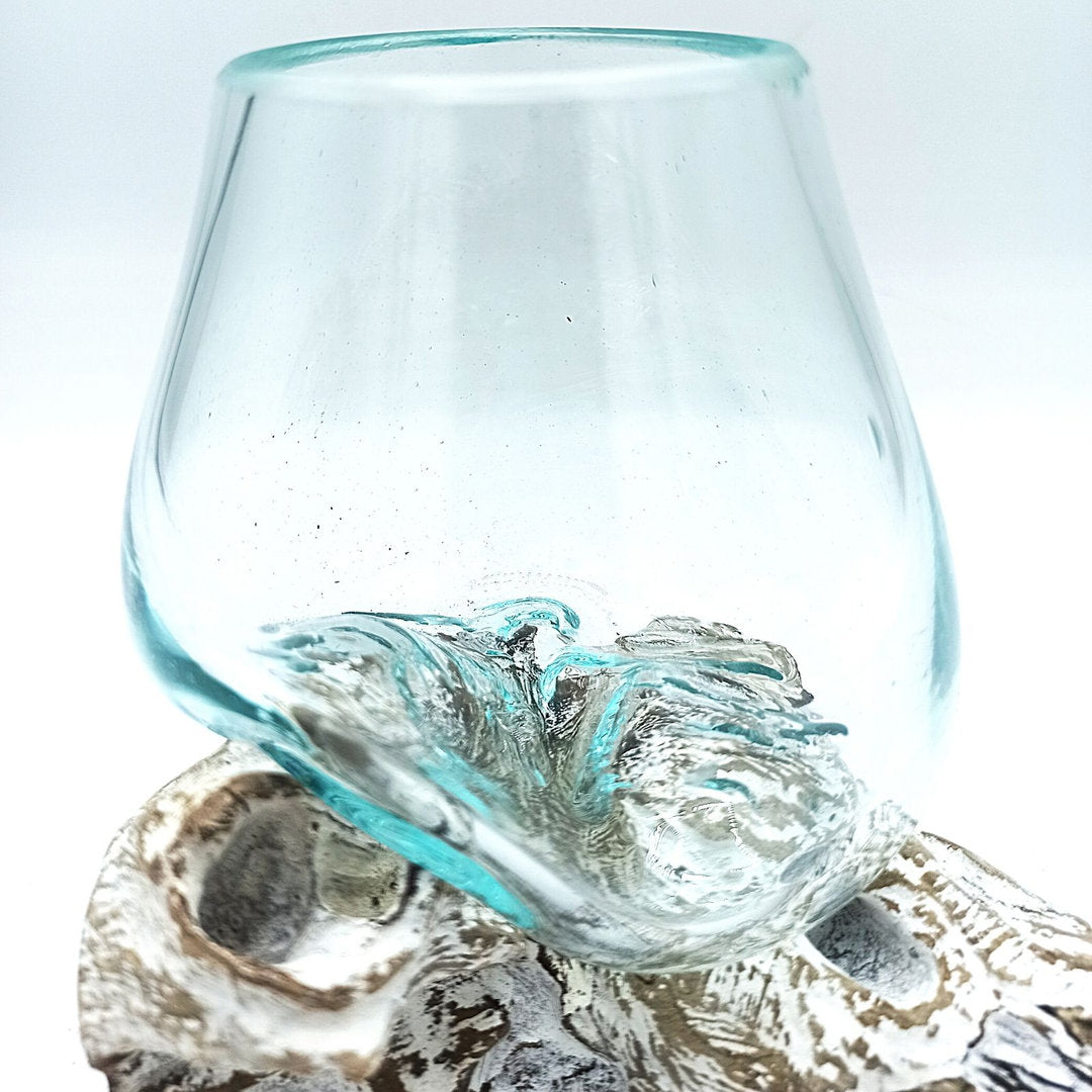 Geschmolzenes Glas auf Weiß gewaschenem Holz - Kleine Schale
