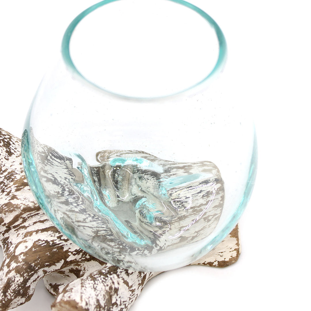 Geschmolzenes Glas auf Weiß gewaschenem Holz - Kleine Schale