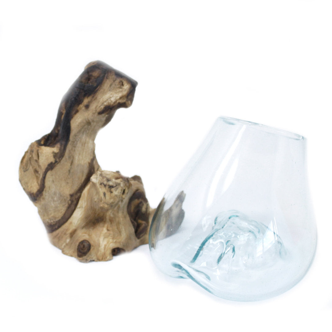 Geschmolzenes Glas auf Holz - mittelgroßen Schüssel