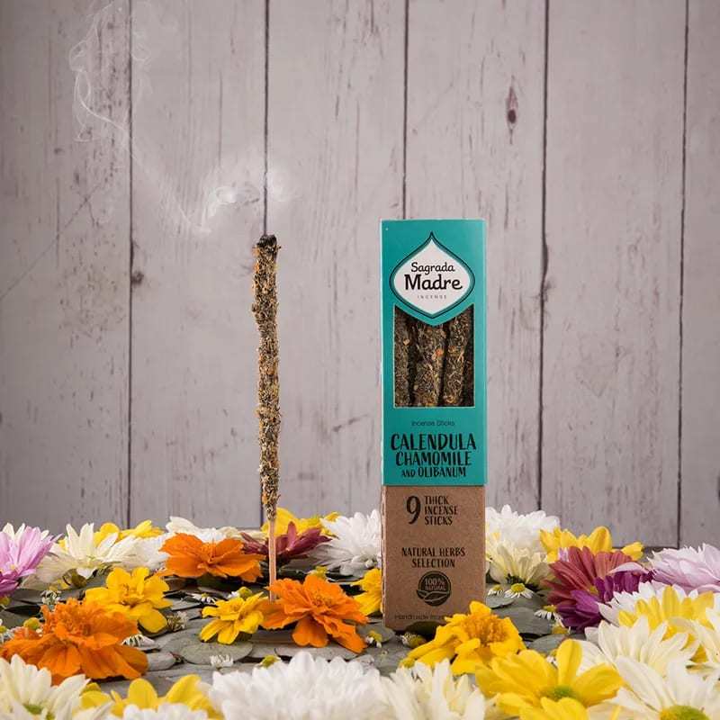 Sagrada Madre Herbal Räucherwerk - Kamille, Calendula & Olibanum - Räucherstäbchen