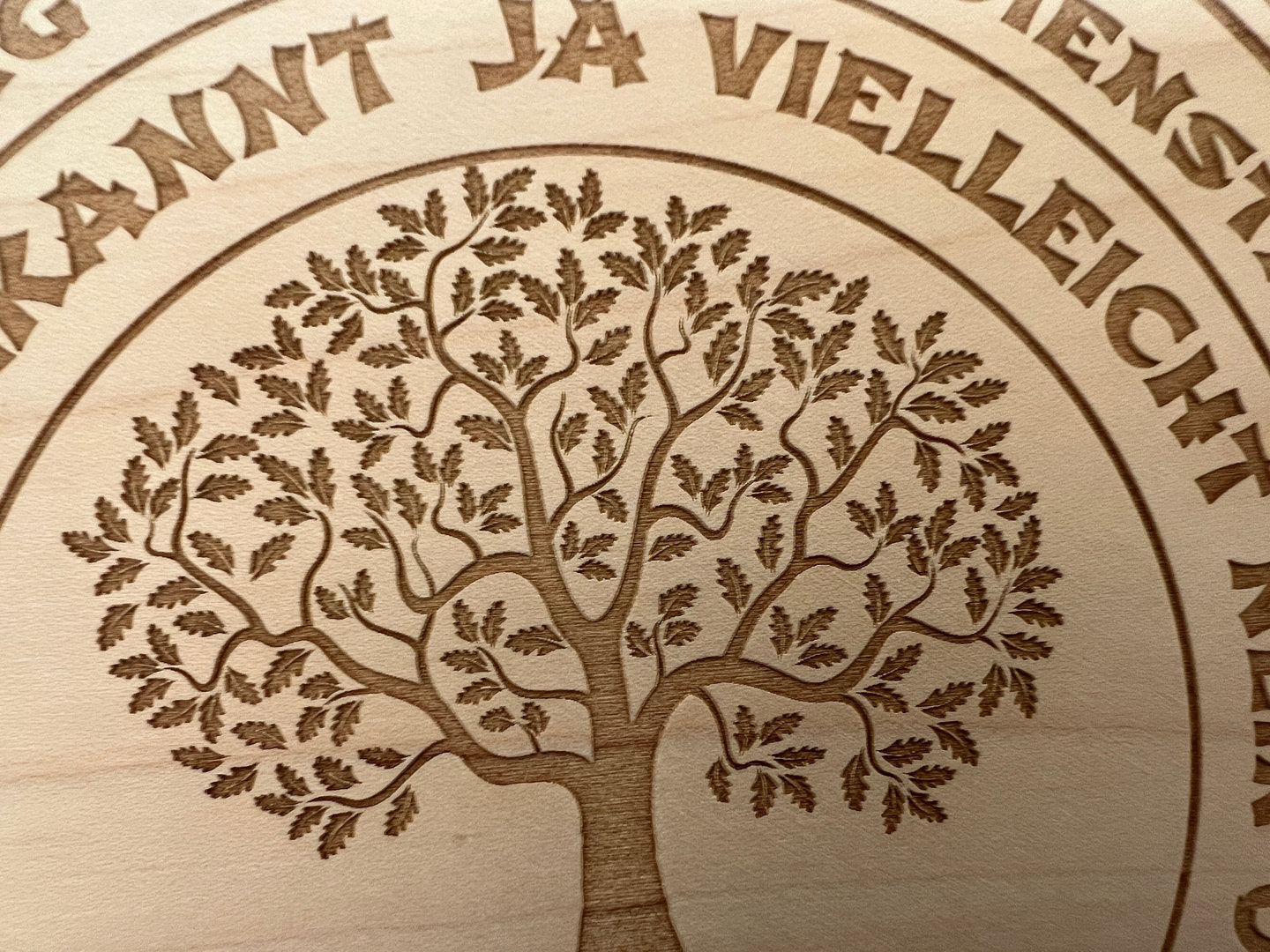 Exklusives Pendelbrett mit Lebensbaum - Aus reinem Ahornholz 30 cm
