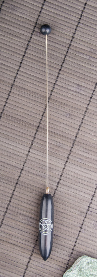 Tensor aus schwarzem Speckstein m. Pentagramm ca. 29,5 cm