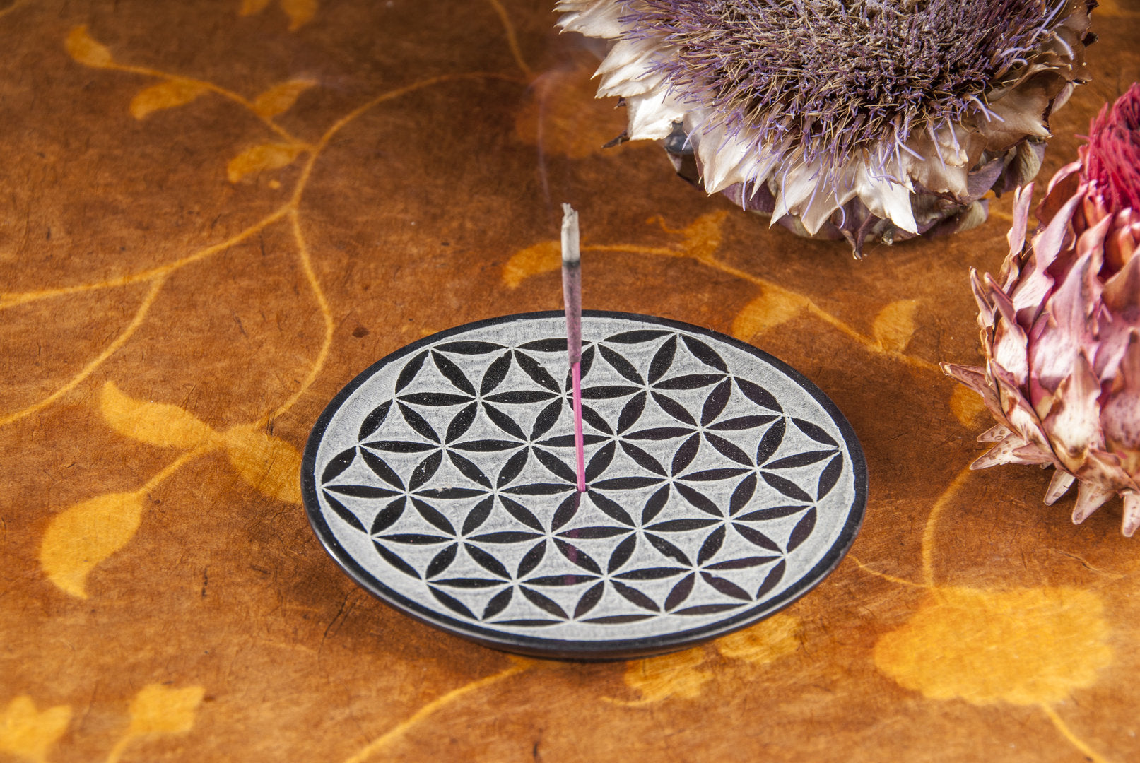 Blume des Lebens, schwarz Speckstein Räucherstäbchenhalter 10 cm